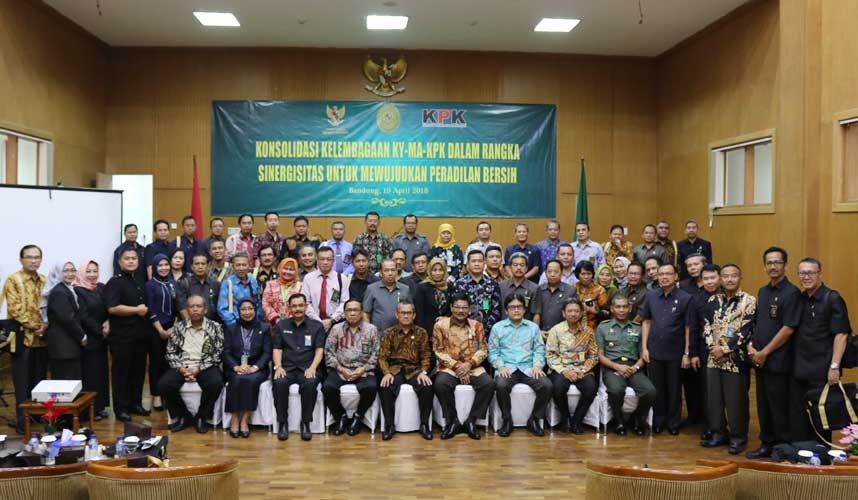 https://alfanumerik-lab.com/ky_web_2024/download_file?path=picture/8d459-20180419-konsolidasi-kelembagaan-ky-ma-kpk-bandung-1.jpg
